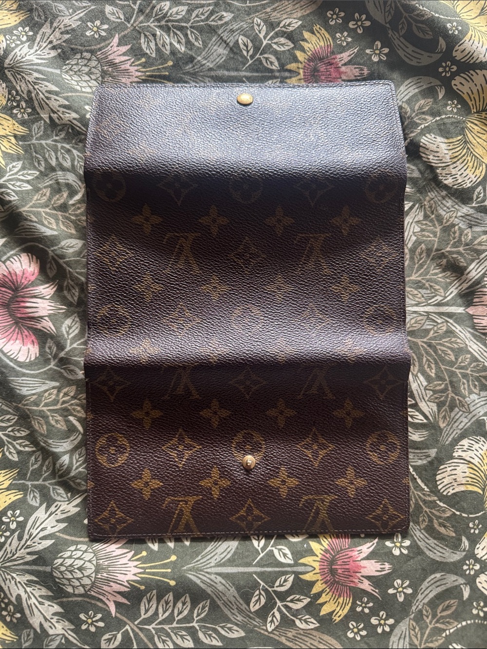 Louis Vuitton Monogram Canvas Trifold Wallet in Brown with Gold Snap - Picture 3 of 7